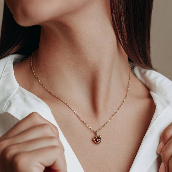 Coccinelle en Grenat