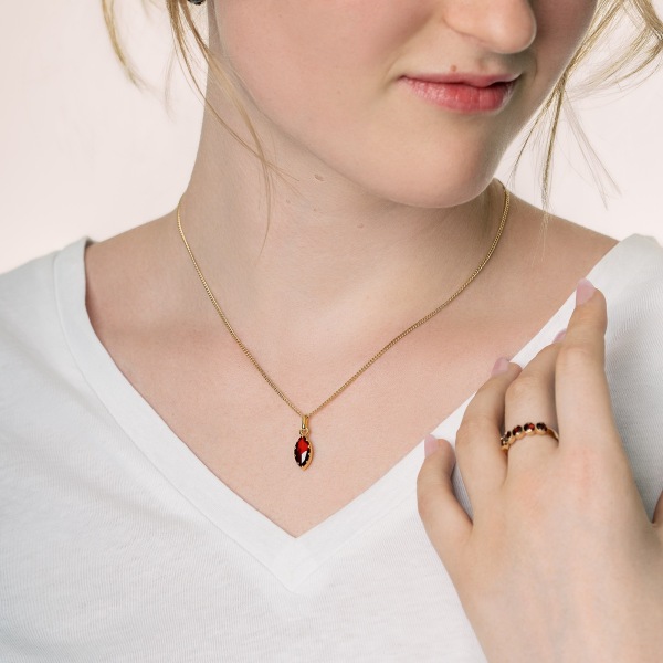 Pendentif Grenat Navette