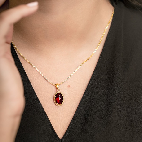 Pendentif Grenat Ovale