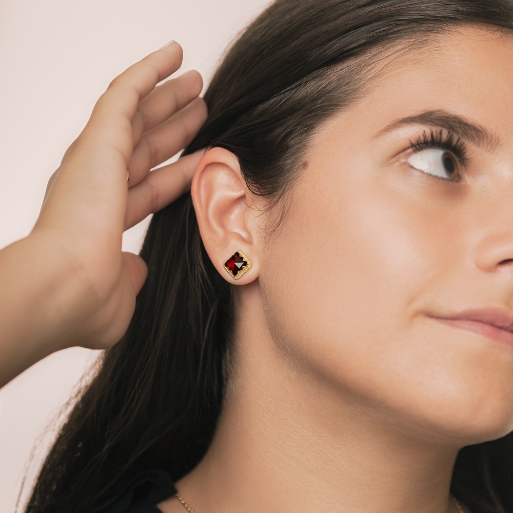Boucles d'oreilles Grenat Carré