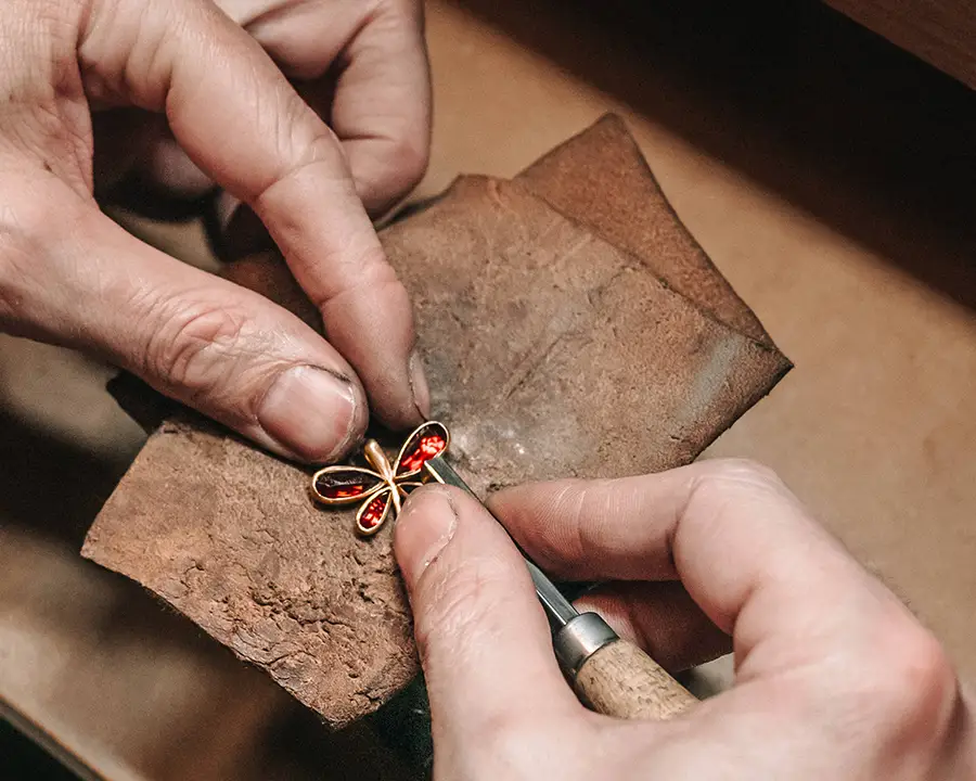 Sertissage d'un bijou